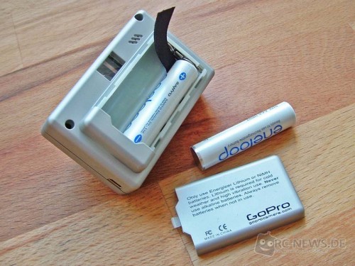 Es passen Standard-Batterien in die GoPro R/C Hero