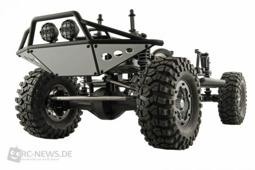 Der Frontbumper ist mit Aluminium-Platten verstärkt