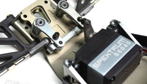 TLR22 Alu-Lenkung & Akkuhalterung von Exotek