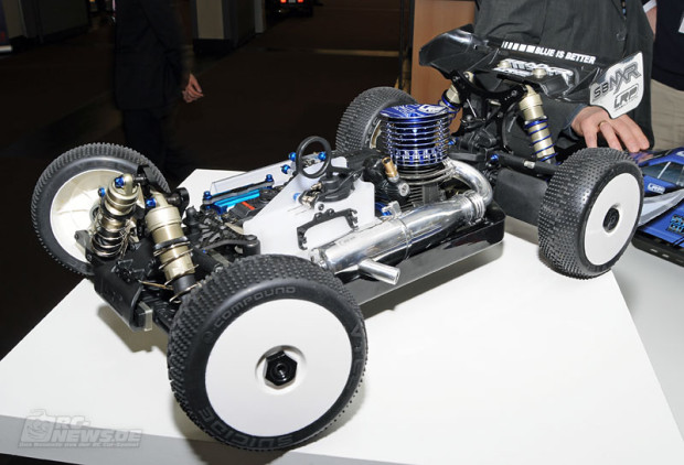 Spielwarenmesse-2014-LRP-S8-NXR-Nitro-Buggy-2