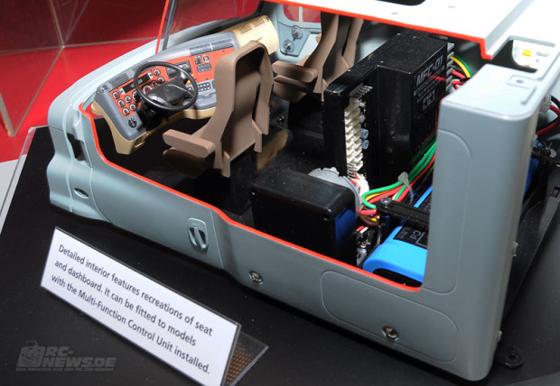 Spielwarenmesse-2014-Tamiya-Freightliner-Cascadia-Evolution-Zugmaschine-5