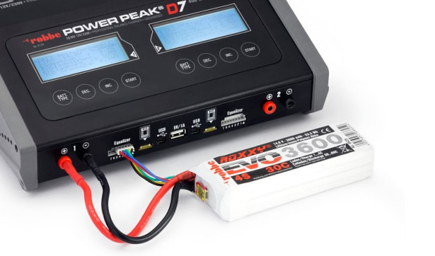 Robbe-Power-Peak-D7-EQ-BID-12V-230V-Ladegeraet-2