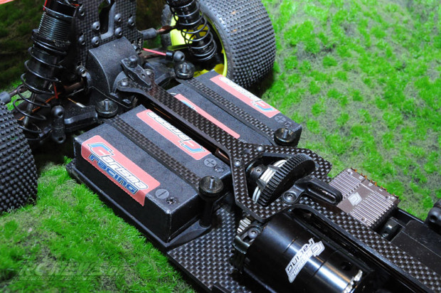 Spielwarenmesse-2015-Carisma-4XS-1-10-4WD-Wettbewerbsbuggy-5