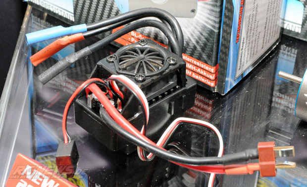 Spielwarenmesse-2015--Carson-Dragster-Sport-Water-Pro-Brushless-Sets-2