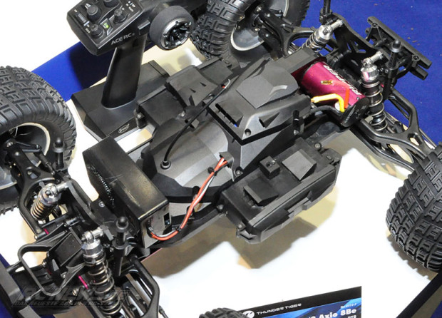 Spielwarenmesse-2015--Thunder-Tiger-Kaiser-e-MTA-1-8-Brushless-Monstertruck-2