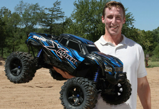 Traxxas-X-Maxx-4X4-1-6-Brushless-Monstertruck-01