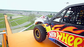 Neuer Weitsprung-Weltrekord mit Hot Wheels-Truck